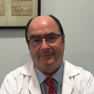 Doctor Espinosa, cirujano especialista en coloproctología